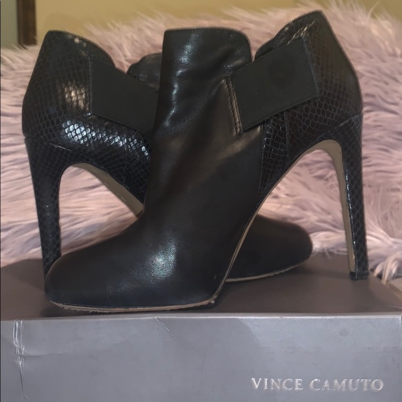 💙💖Vince Camuto leather & snakeskin boots💕 - Picture 2 of 8